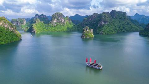 Amazing Halong Bay Luxury Sailing Vietnam